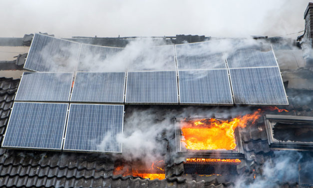 Požáry fotovoltaických elektráren a solárních panelů. Bezpečnost, rizika, statistiky a požární prevence FVE